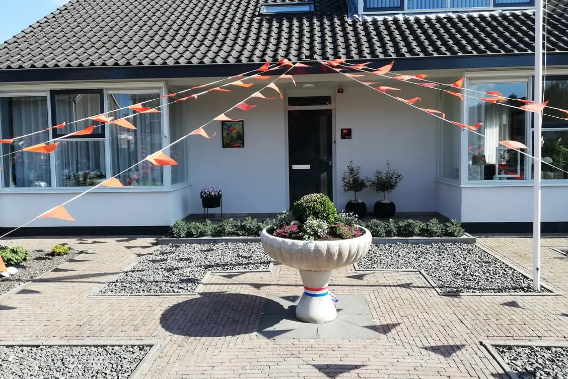 Mooist versierde tuin Oranjevereniging Stolwijk